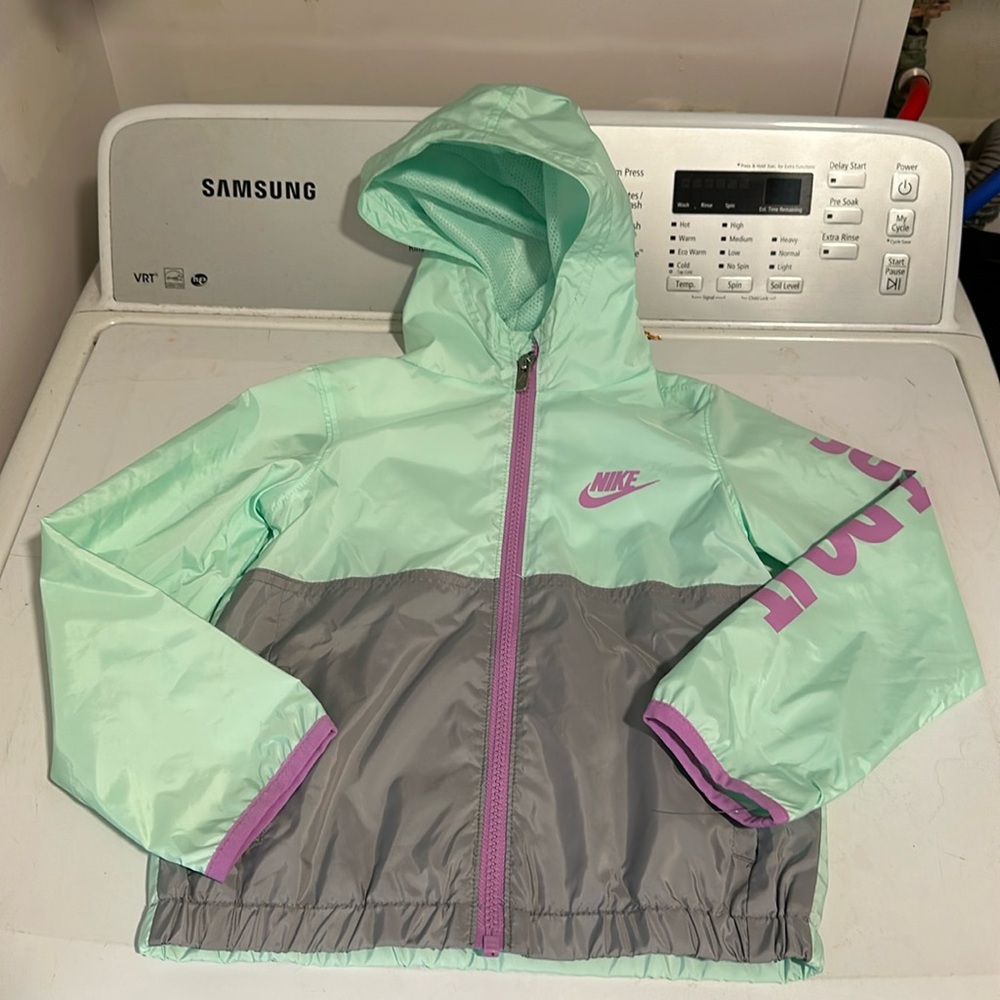 Nike Childs wind breaker size 4T